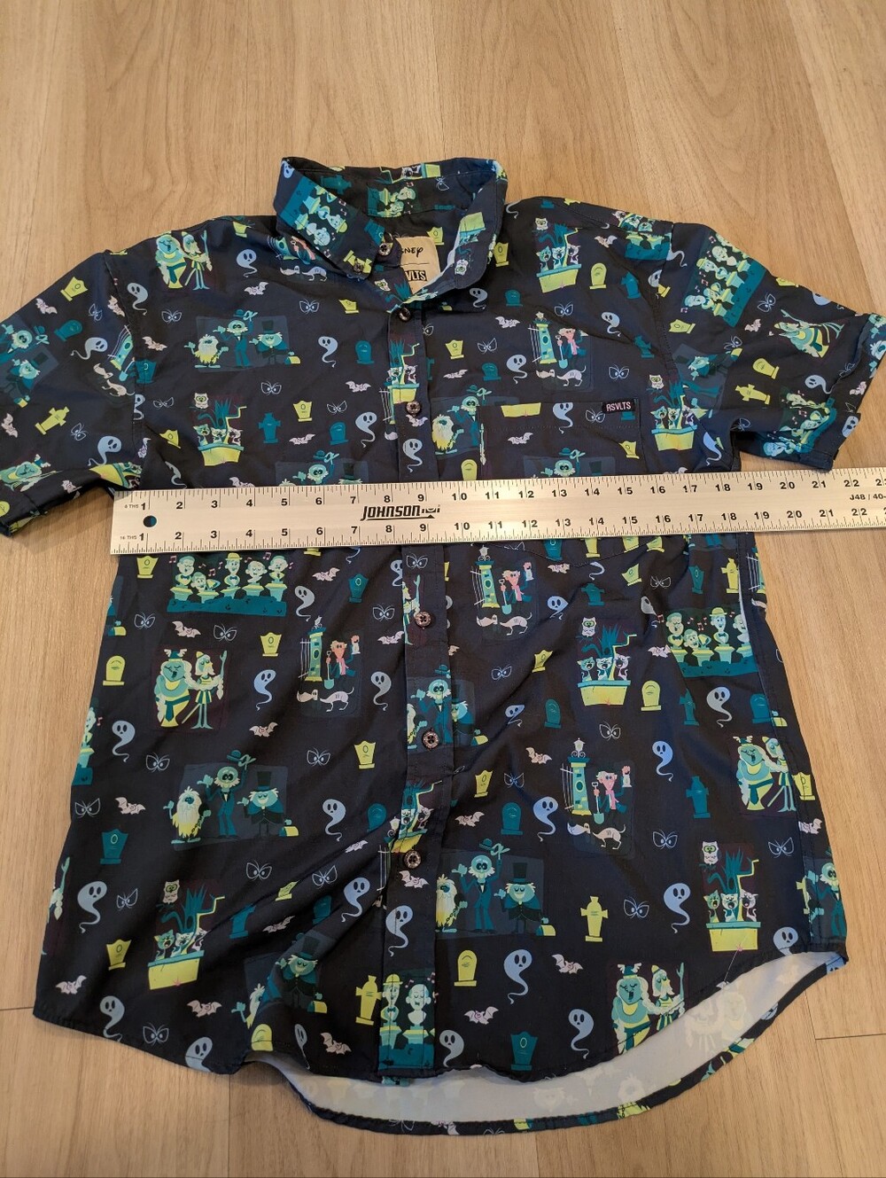 Disney Rsvlts Haunted Mansion Graveyard Button Up Size M - Picture 3 of 7